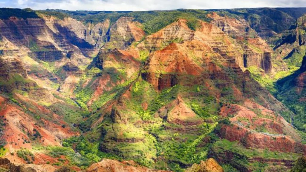 Visit-the-Waimea-Canyon-Things-to-do-in-Hawaii