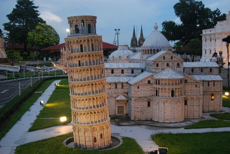 mini tower of pisa, 