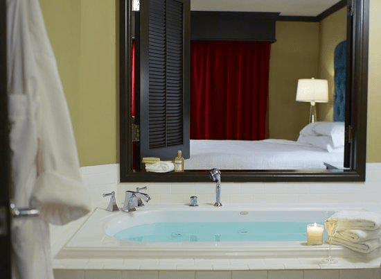 hotels with private jacuzzi in room