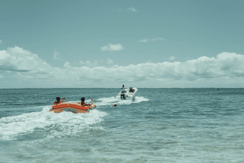 water sport in goa, baga beach, 