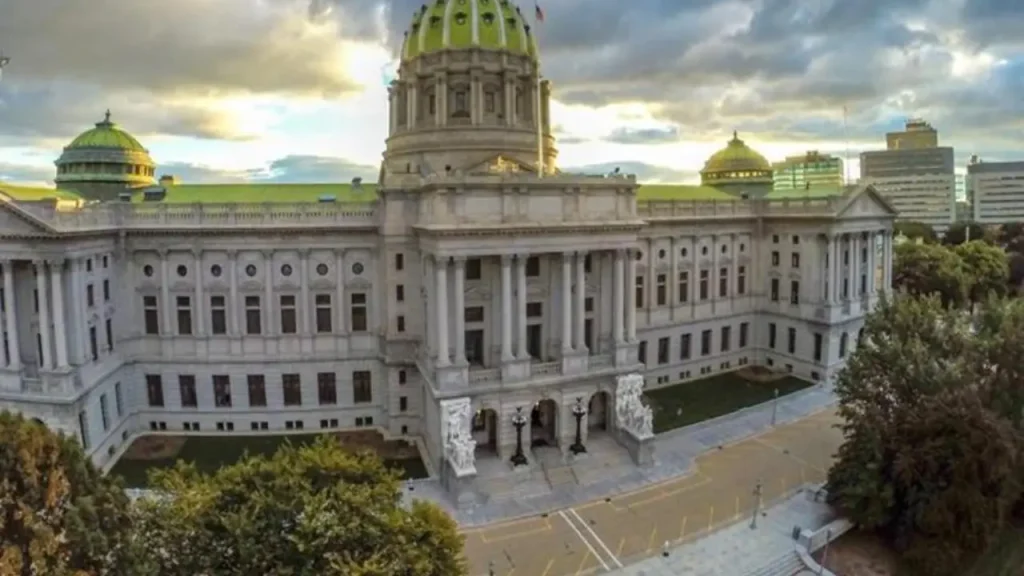 Pennsylvania-State-Capital-THINGS-TO-DO-IN-PENNSYLVANIA